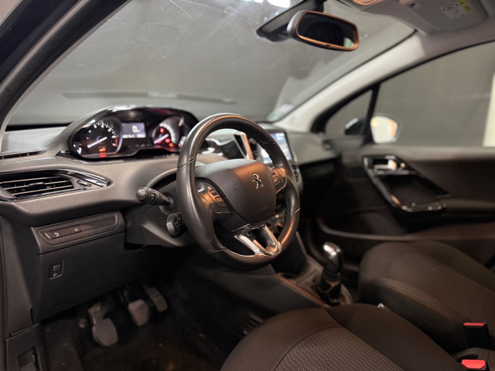 Photo véhicule PEUGEOT 208