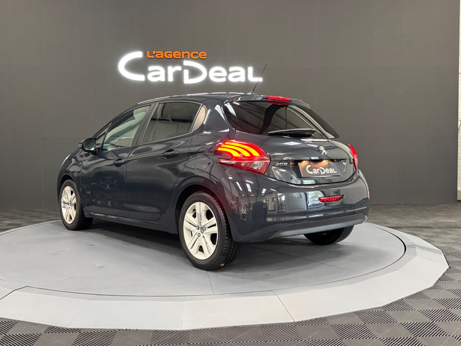 Photo véhicule PEUGEOT 208