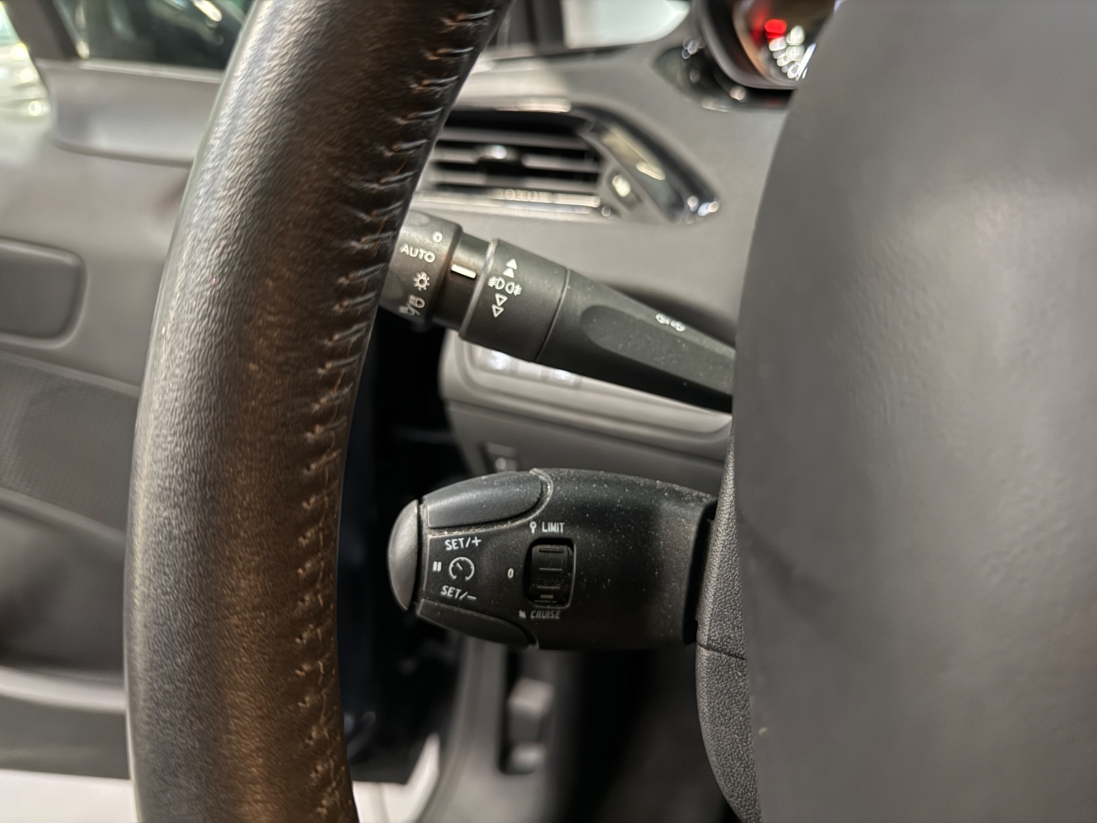 Photo véhicule PEUGEOT 208