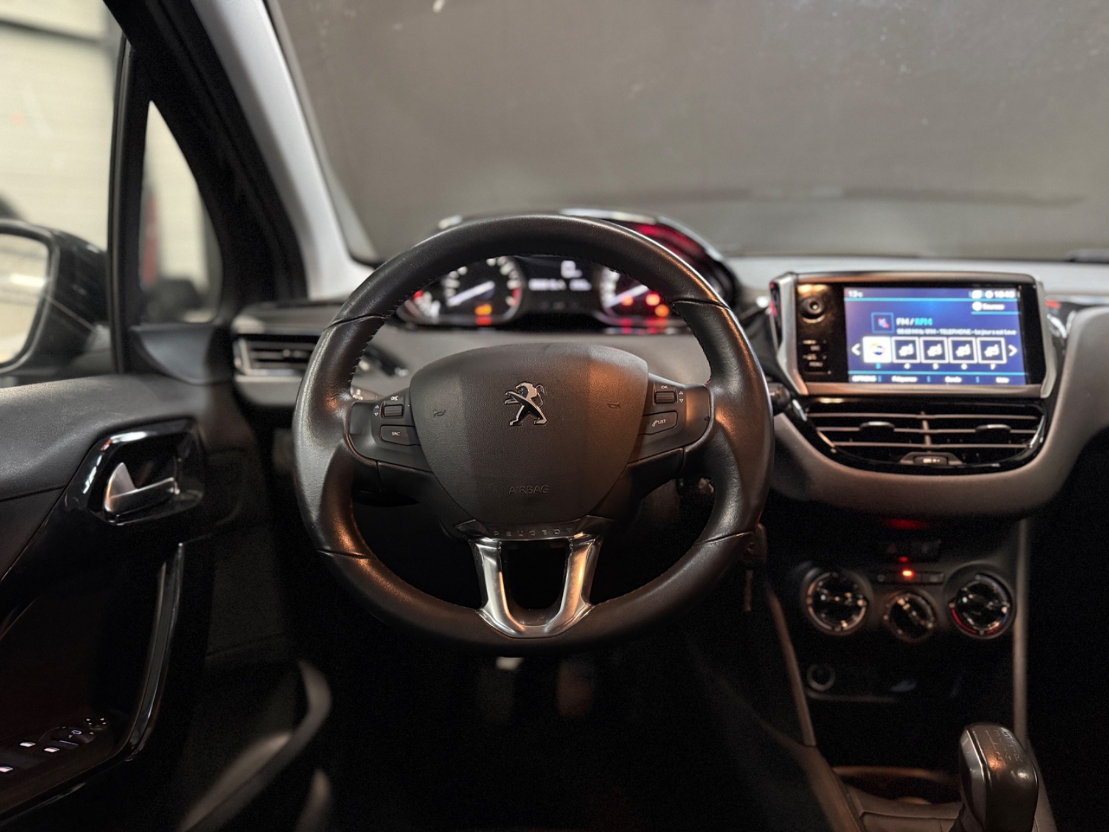 Photo véhicule PEUGEOT 208