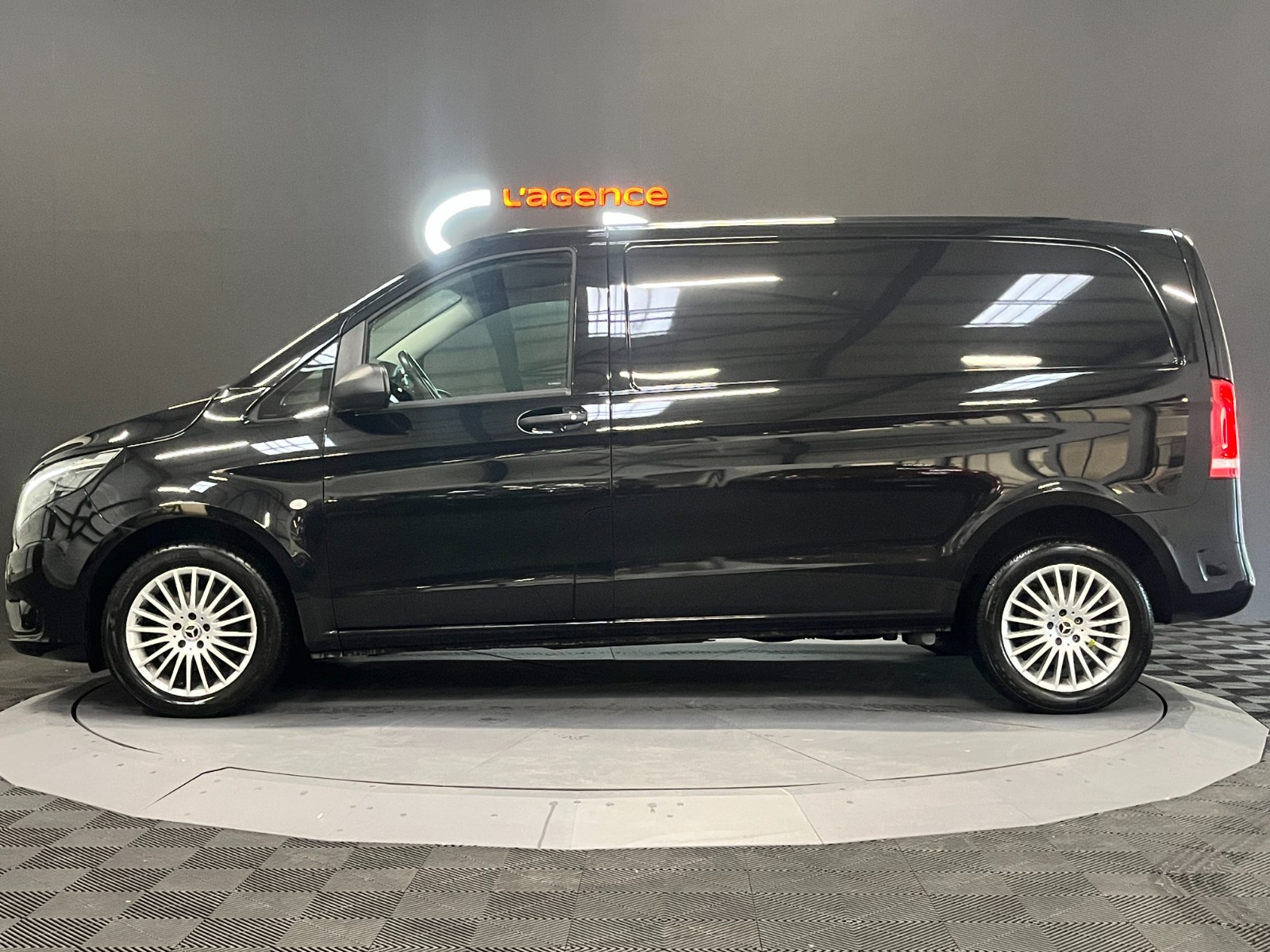 Photo véhicule MERCEDES VITO FOURGON