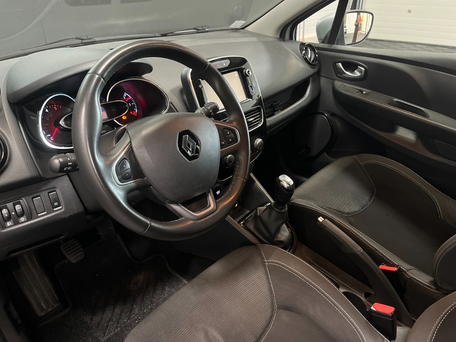 Photo véhicule RENAULT CLIO IV