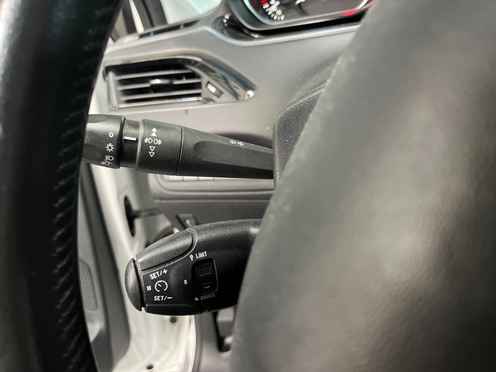 Photo véhicule PEUGEOT 208