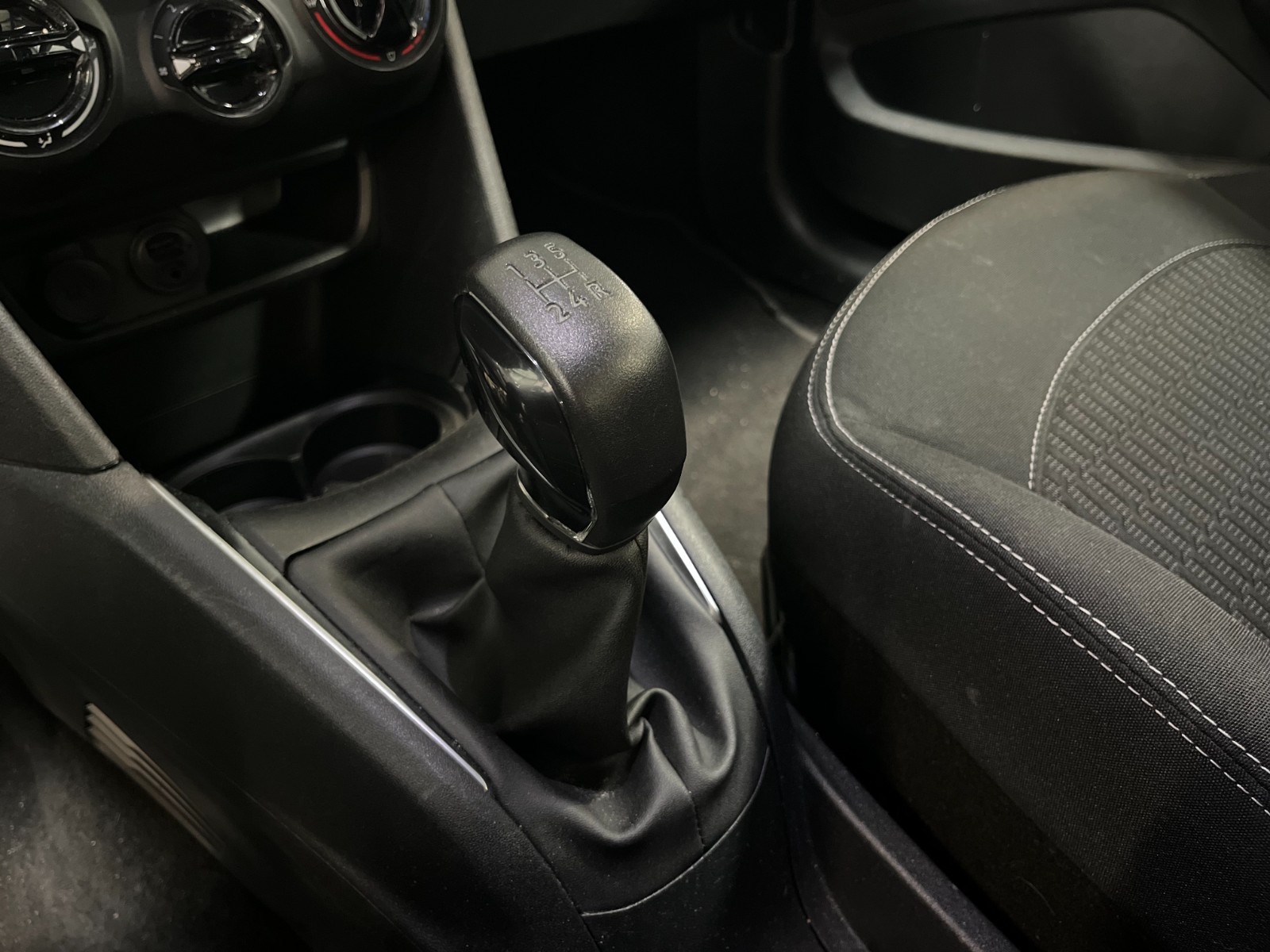 Photo véhicule PEUGEOT 208