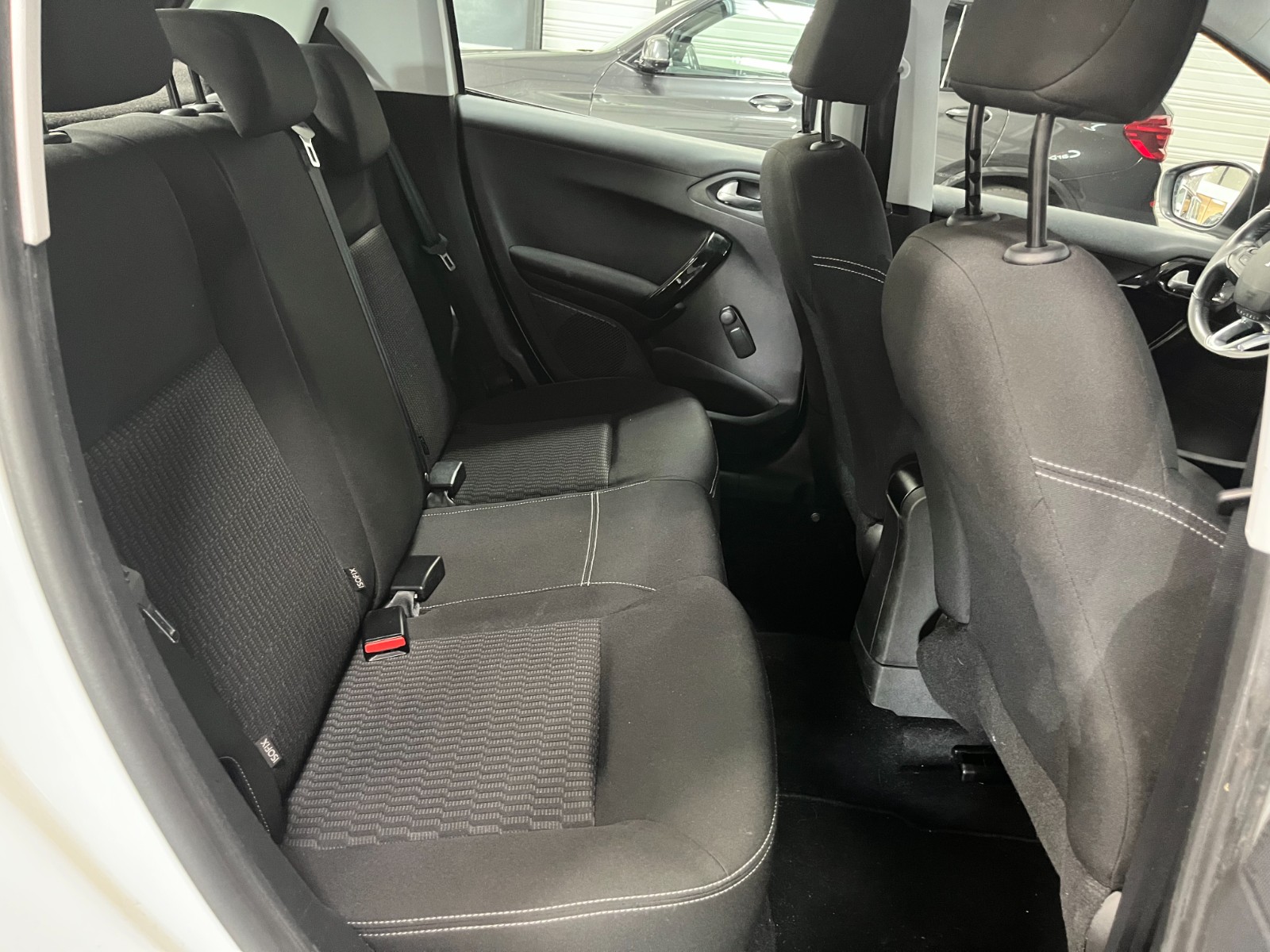 Photo véhicule PEUGEOT 208