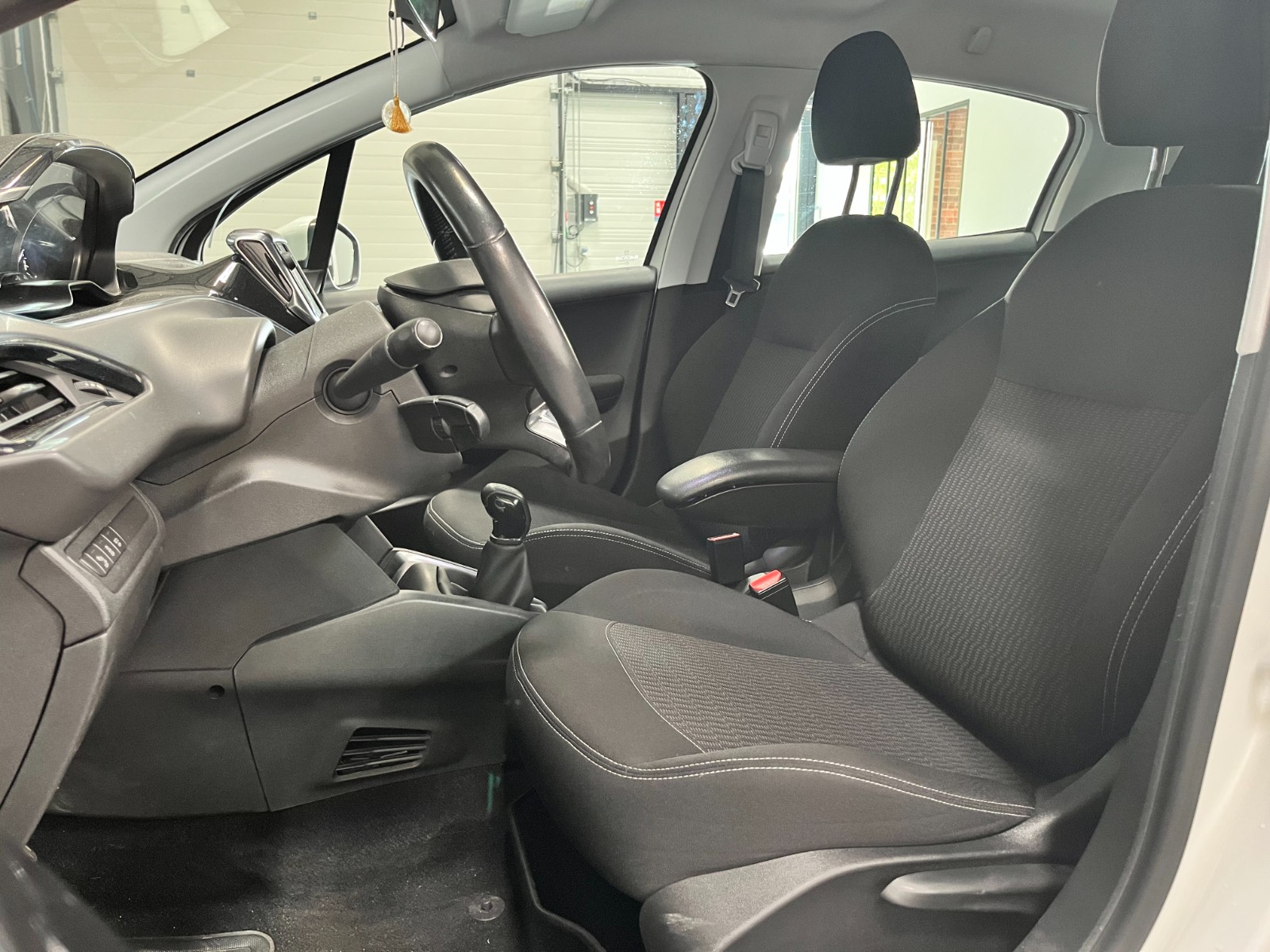 Photo véhicule PEUGEOT 208