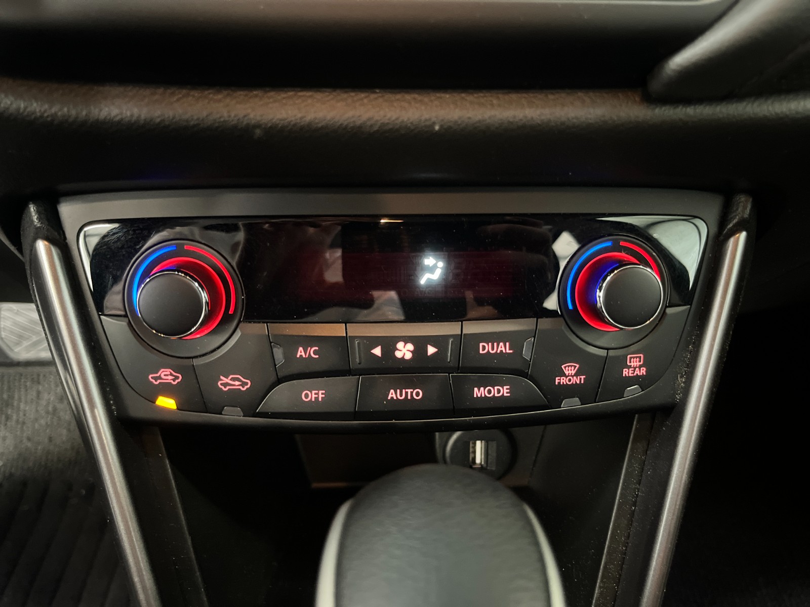 Photo véhicule SUZUKI S-CROSS