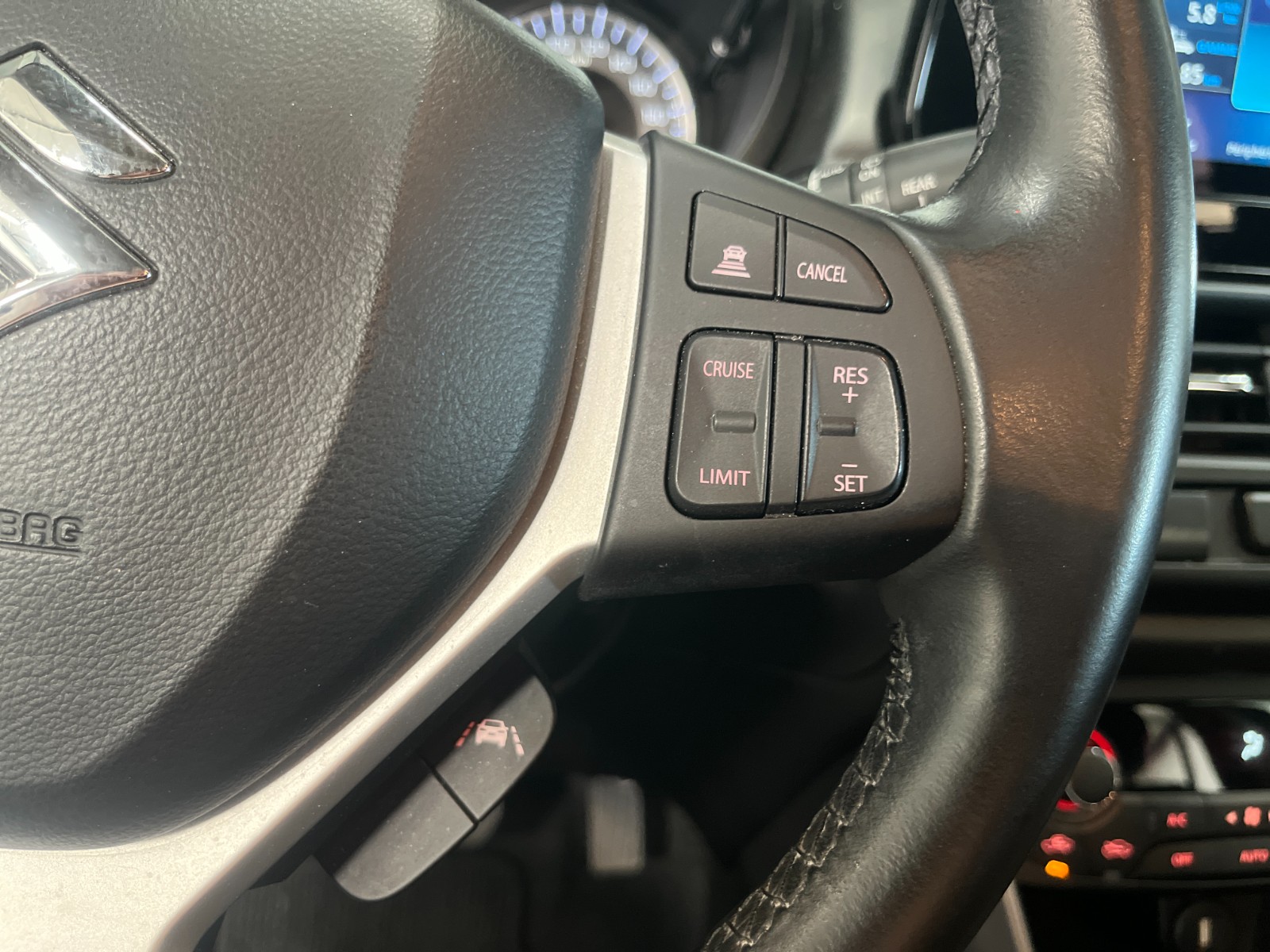 Photo véhicule SUZUKI S-CROSS