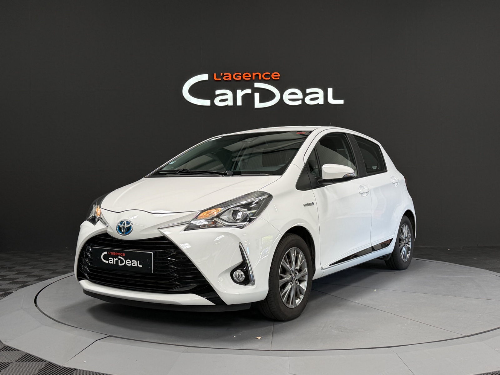 TOYOTA YARIS HYBRIDE MC2 100h Dynamic