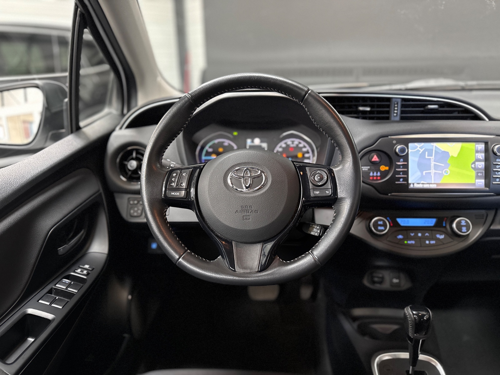 Photo véhicule TOYOTA YARIS MC2