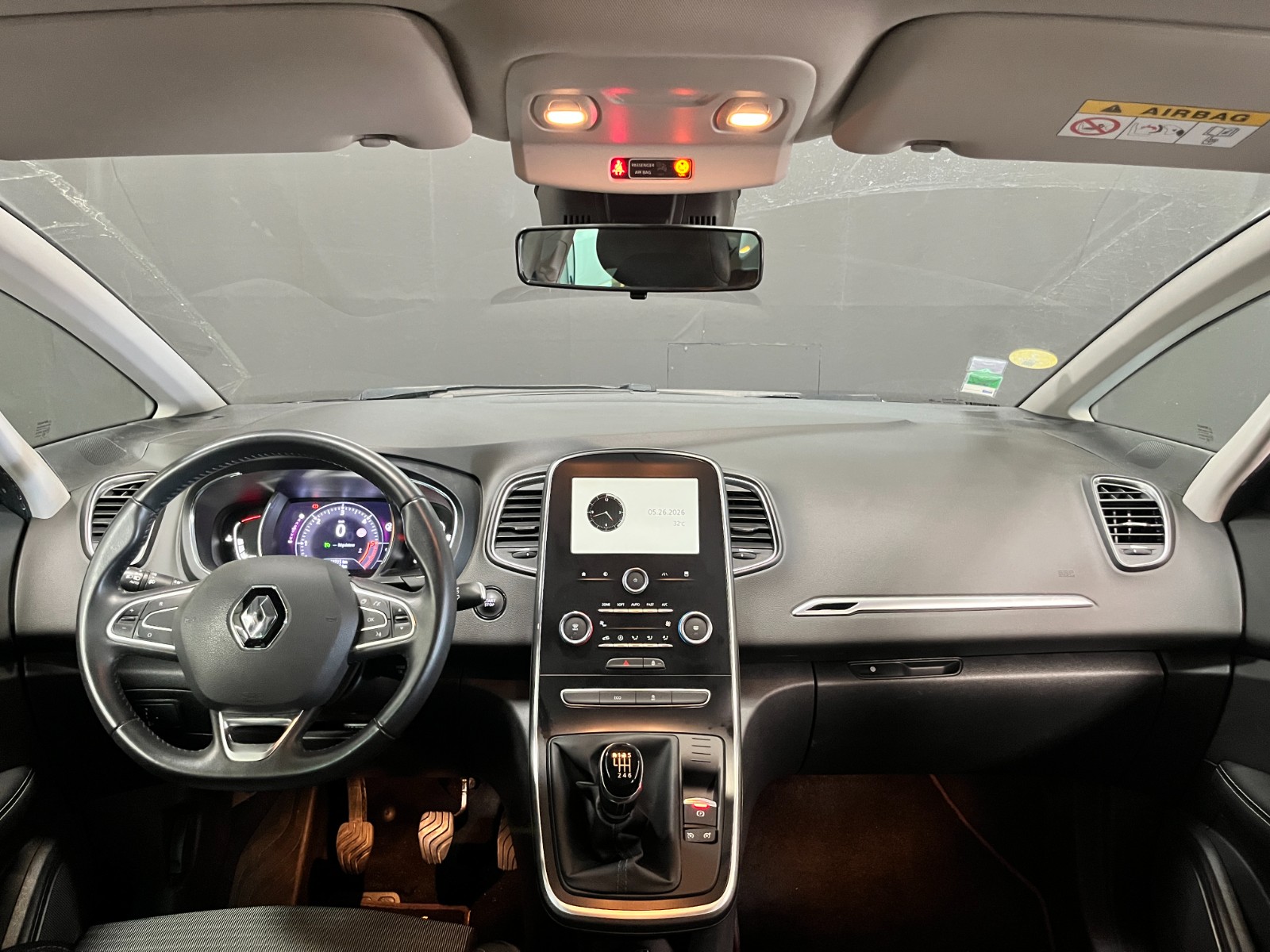 Photo véhicule RENAULT SCENIC IV