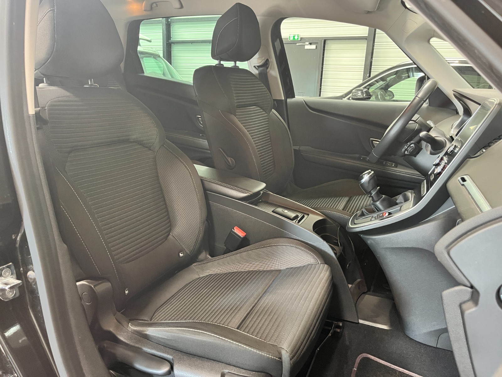 Photo véhicule RENAULT SCENIC IV