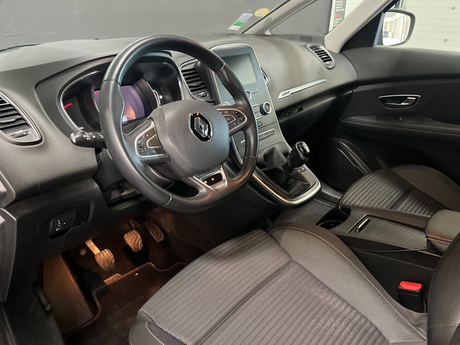 Photo véhicule RENAULT SCENIC IV