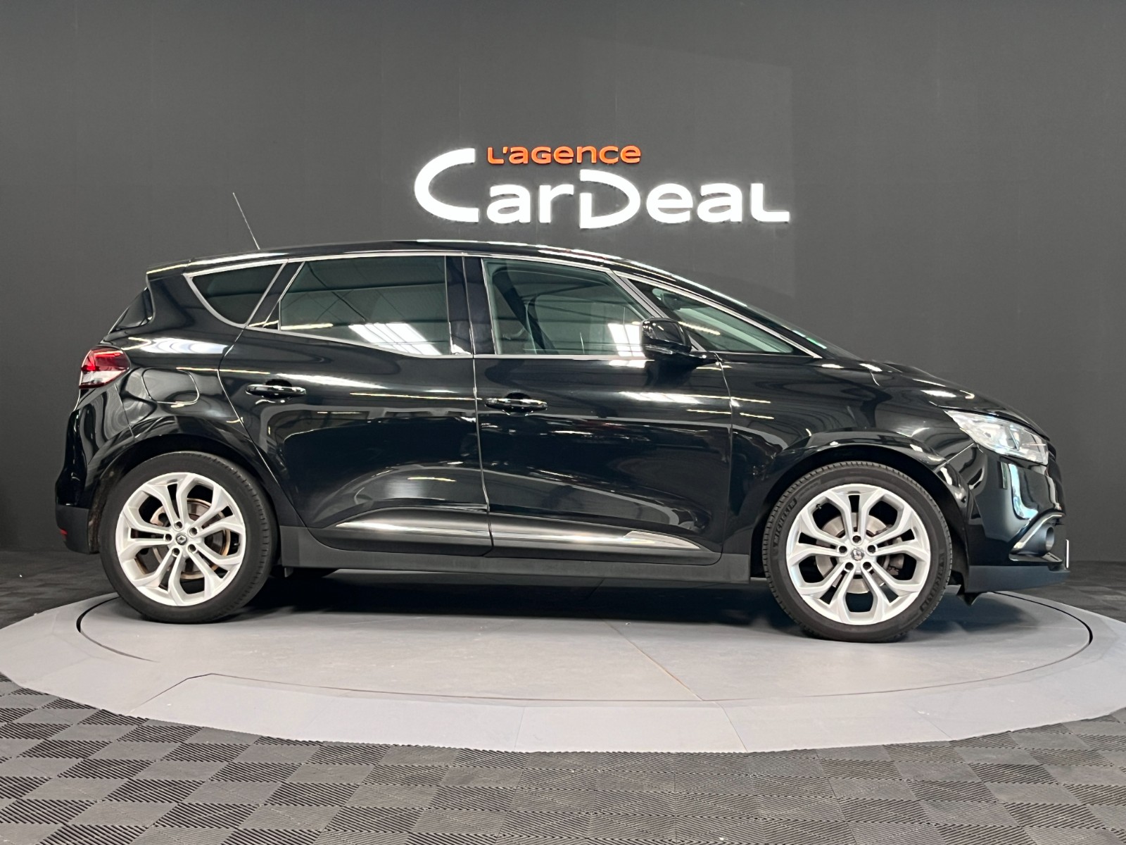 Photo véhicule RENAULT SCENIC IV