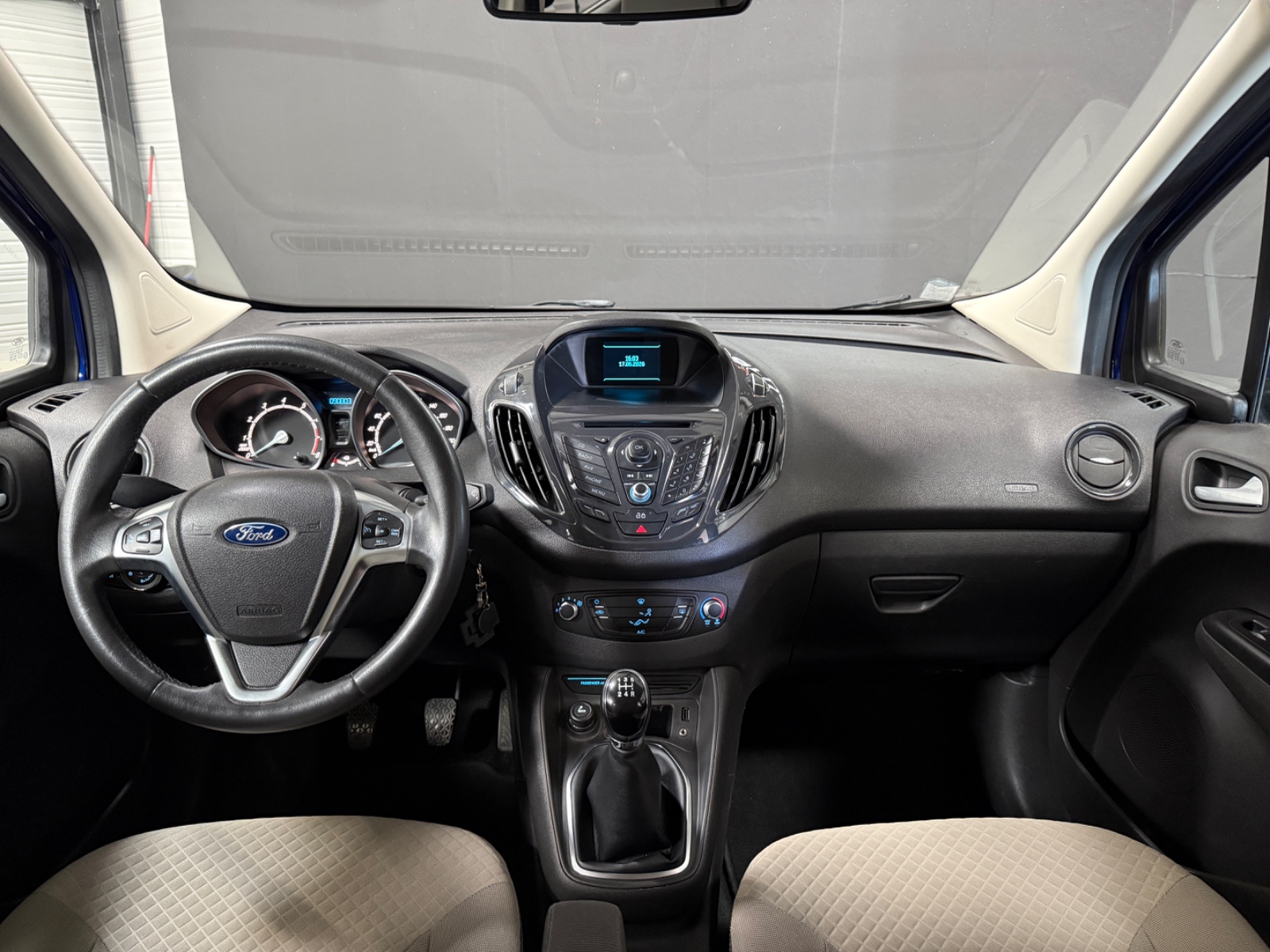 Photo véhicule FORD TOURNEO COURIER