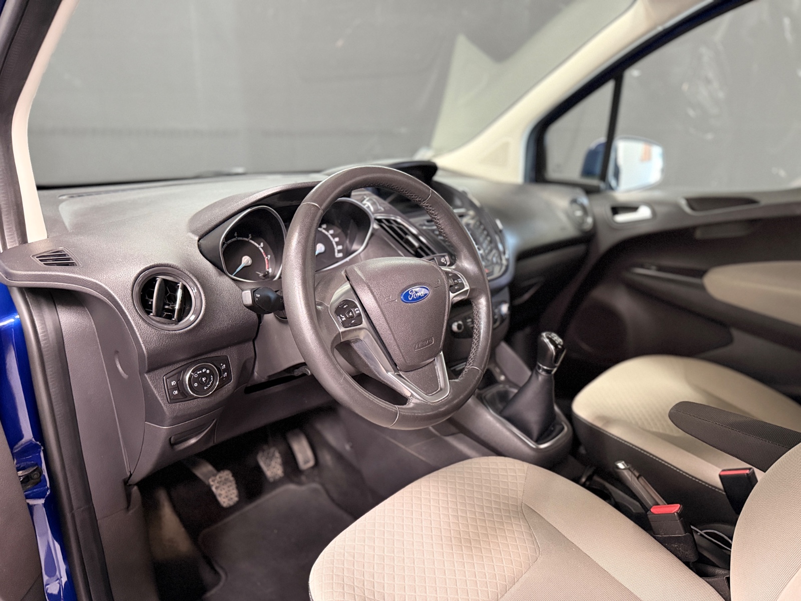 Photo véhicule FORD TOURNEO COURIER