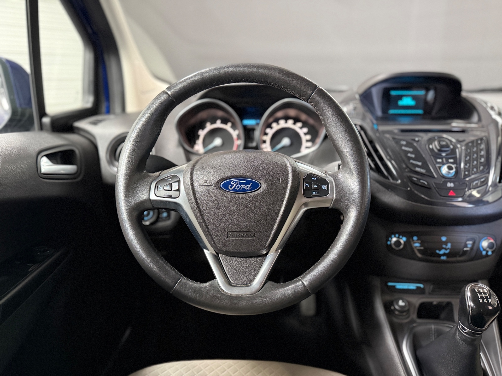 Photo véhicule FORD TOURNEO COURIER