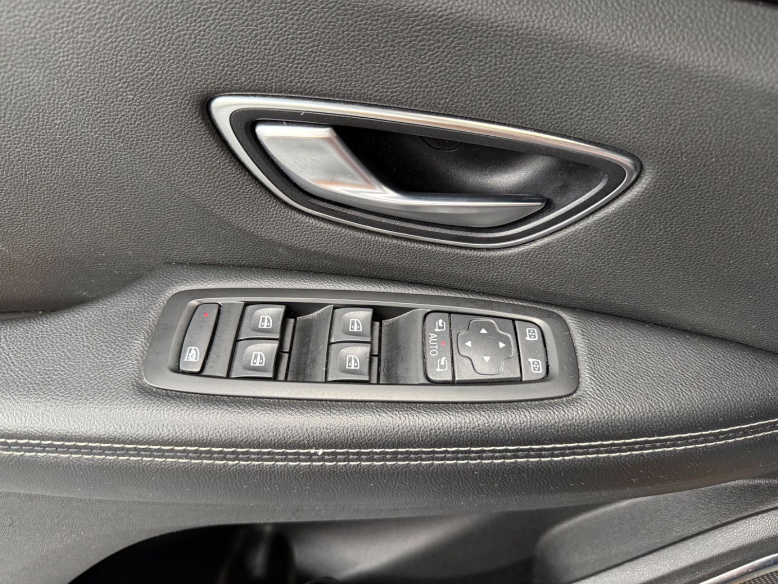 Photo véhicule RENAULT SCENIC IV