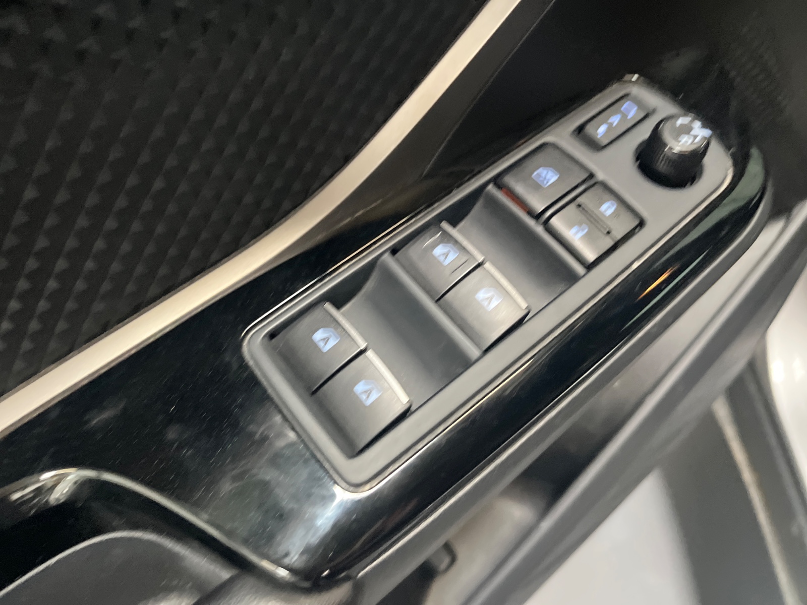 Photo véhicule TOYOTA C-HR PRO RC18