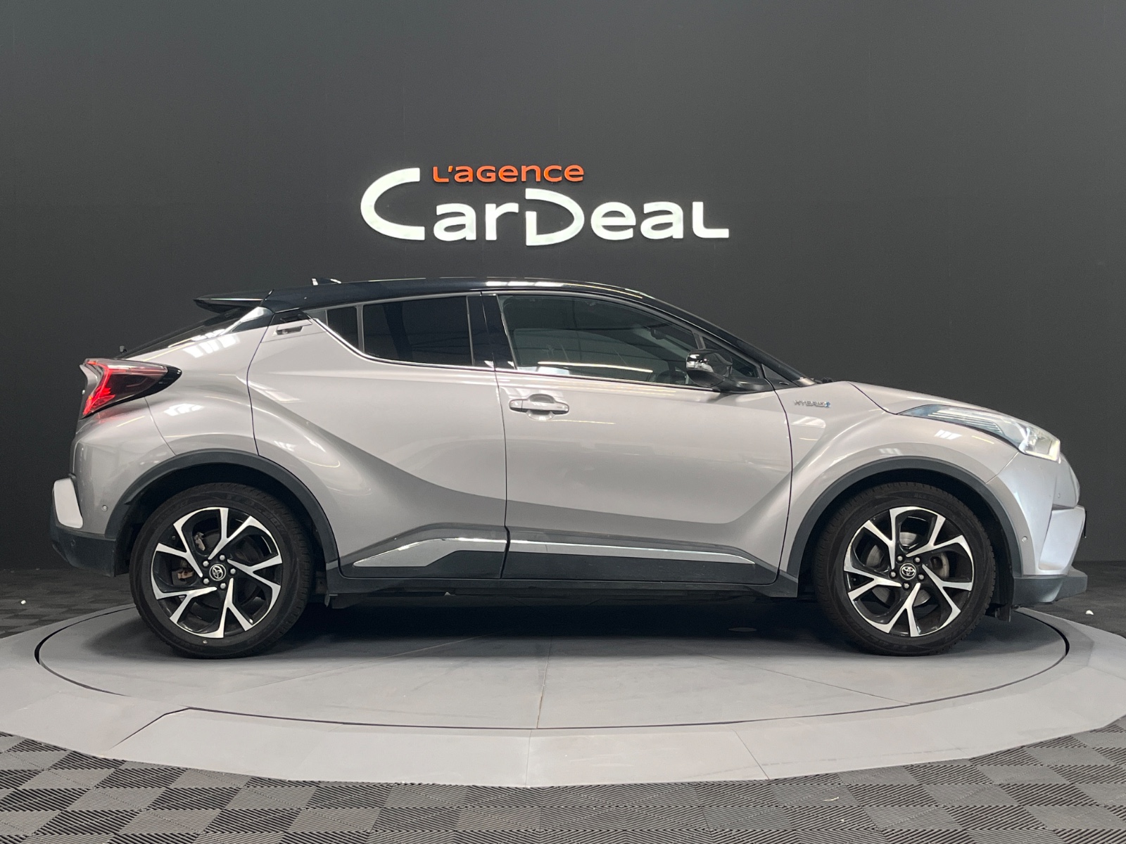 Photo véhicule TOYOTA C-HR PRO RC18