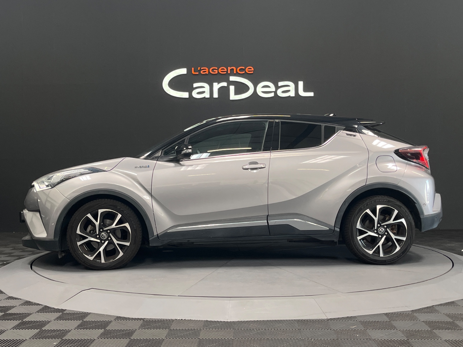 Photo véhicule TOYOTA C-HR PRO RC18