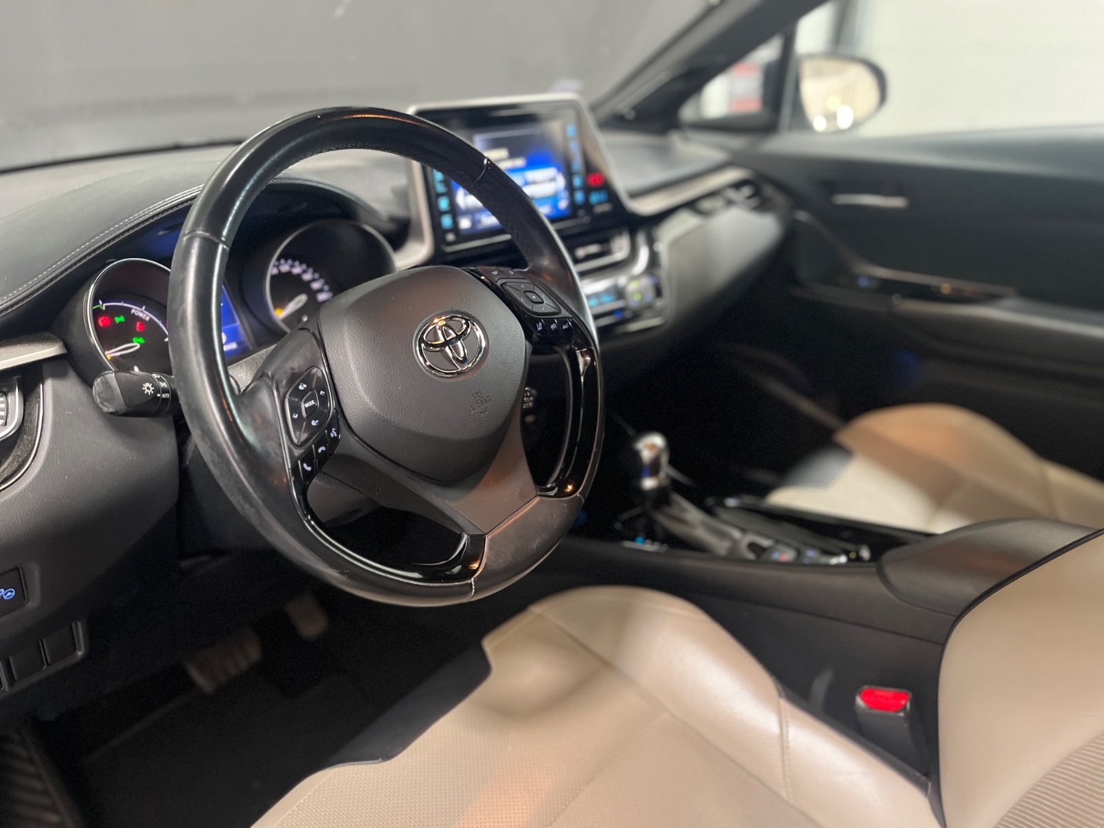 Photo véhicule TOYOTA C-HR PRO RC18
