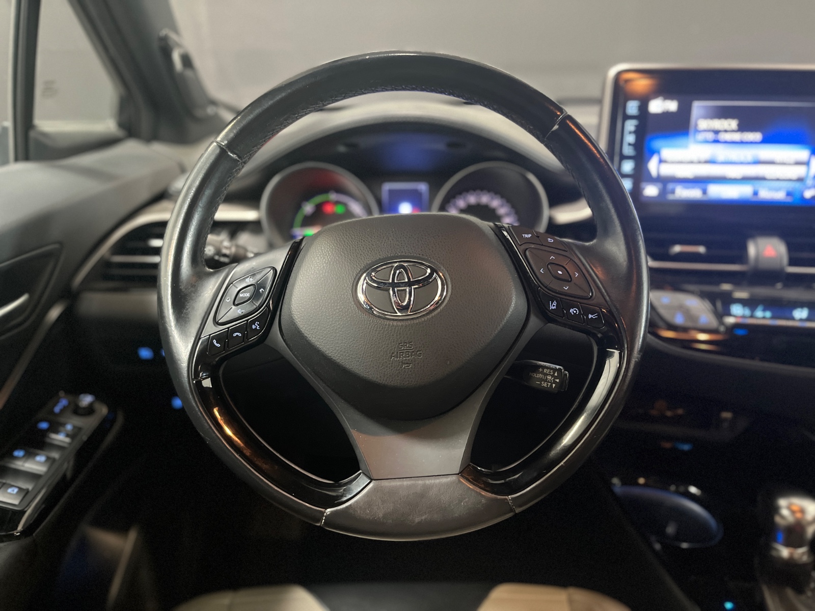 Photo véhicule TOYOTA C-HR PRO RC18