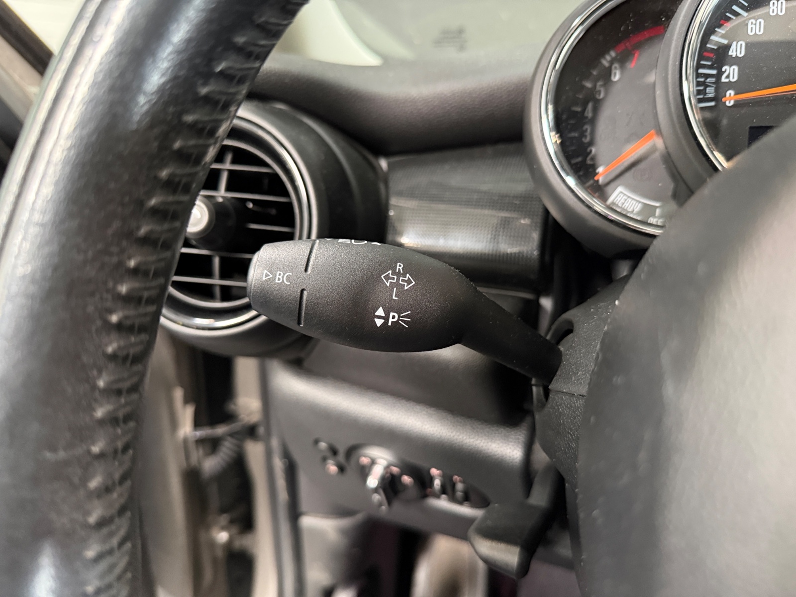 Photo véhicule MINI HATCH 5 PORTES LCI