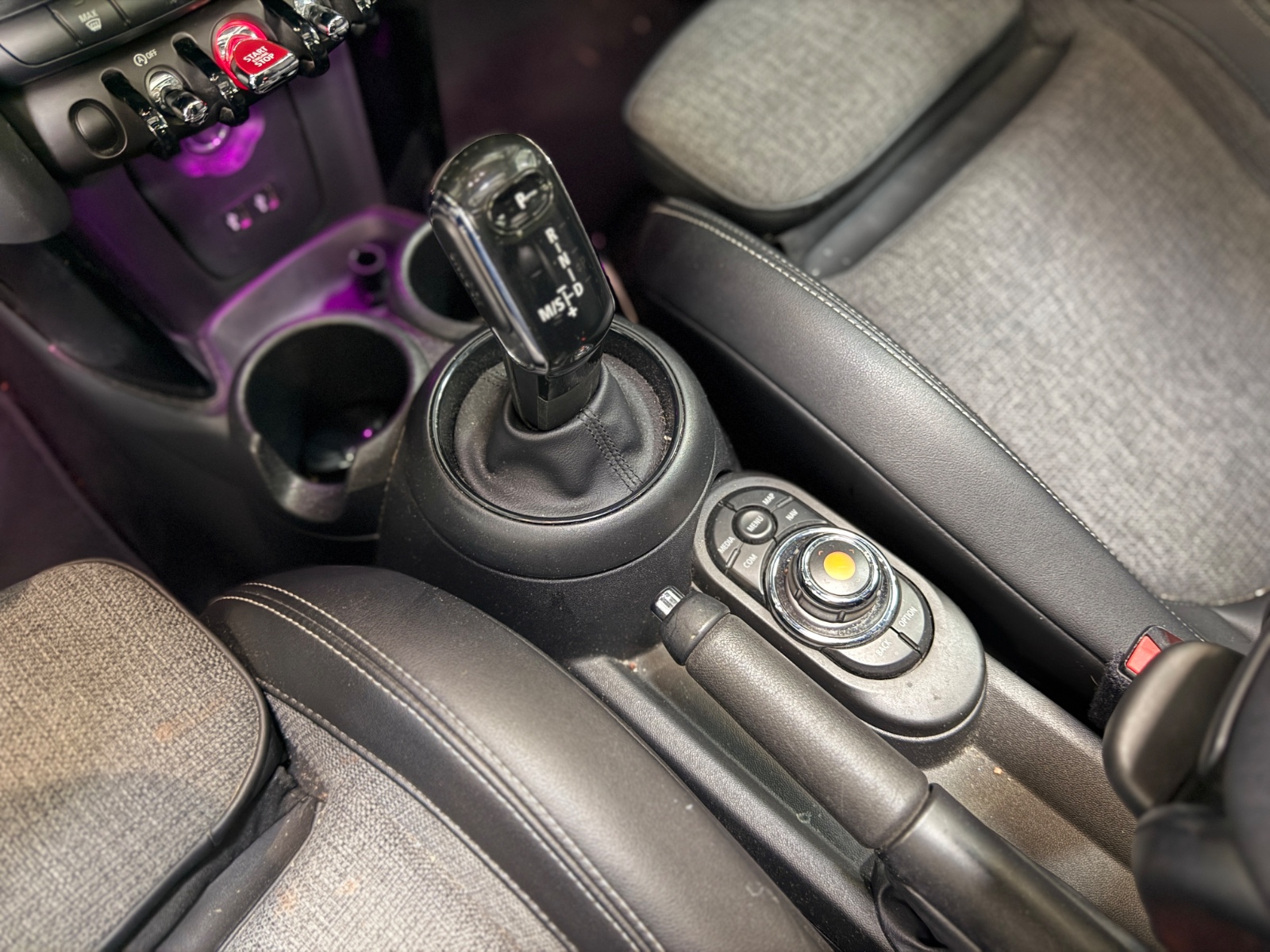 Photo véhicule MINI HATCH 5 PORTES LCI