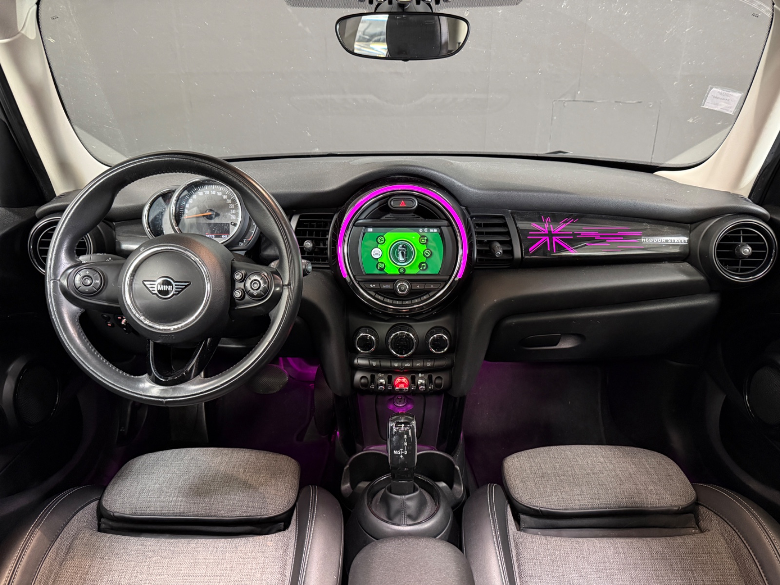 Photo véhicule MINI HATCH 5 PORTES LCI