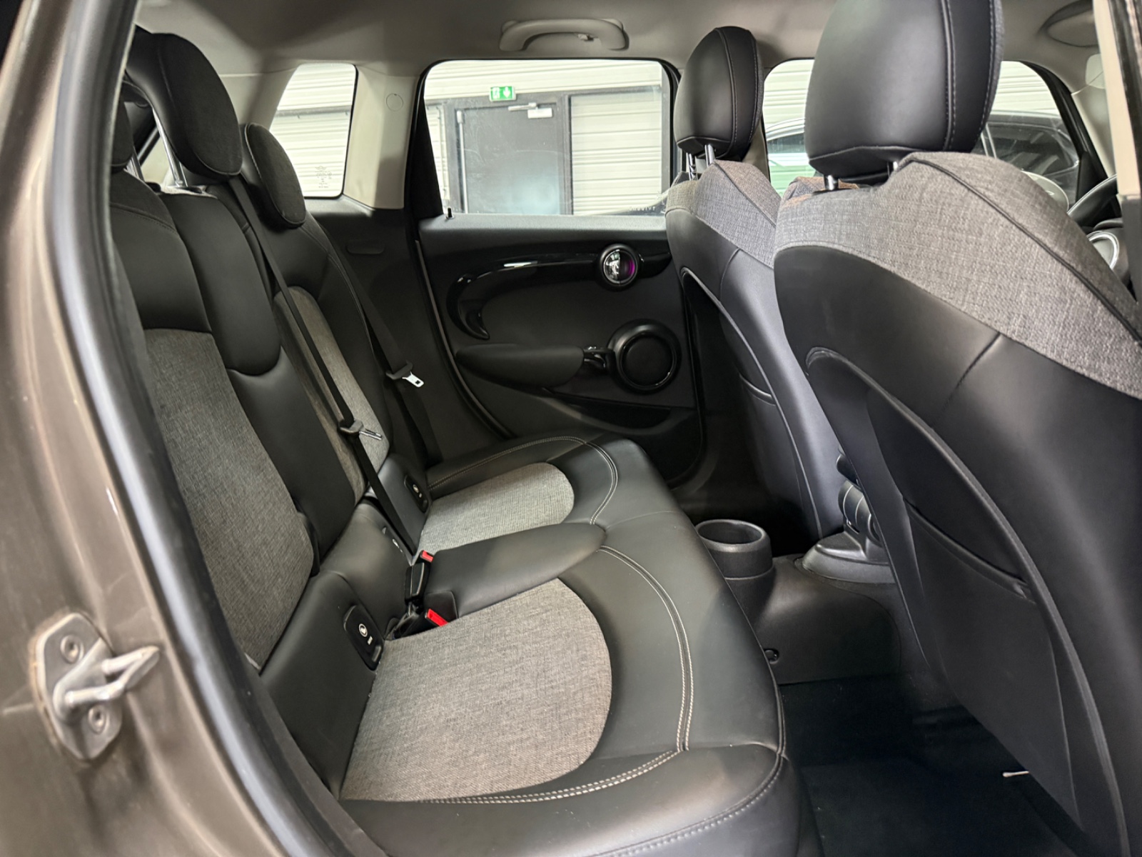 Photo véhicule MINI HATCH 5 PORTES LCI