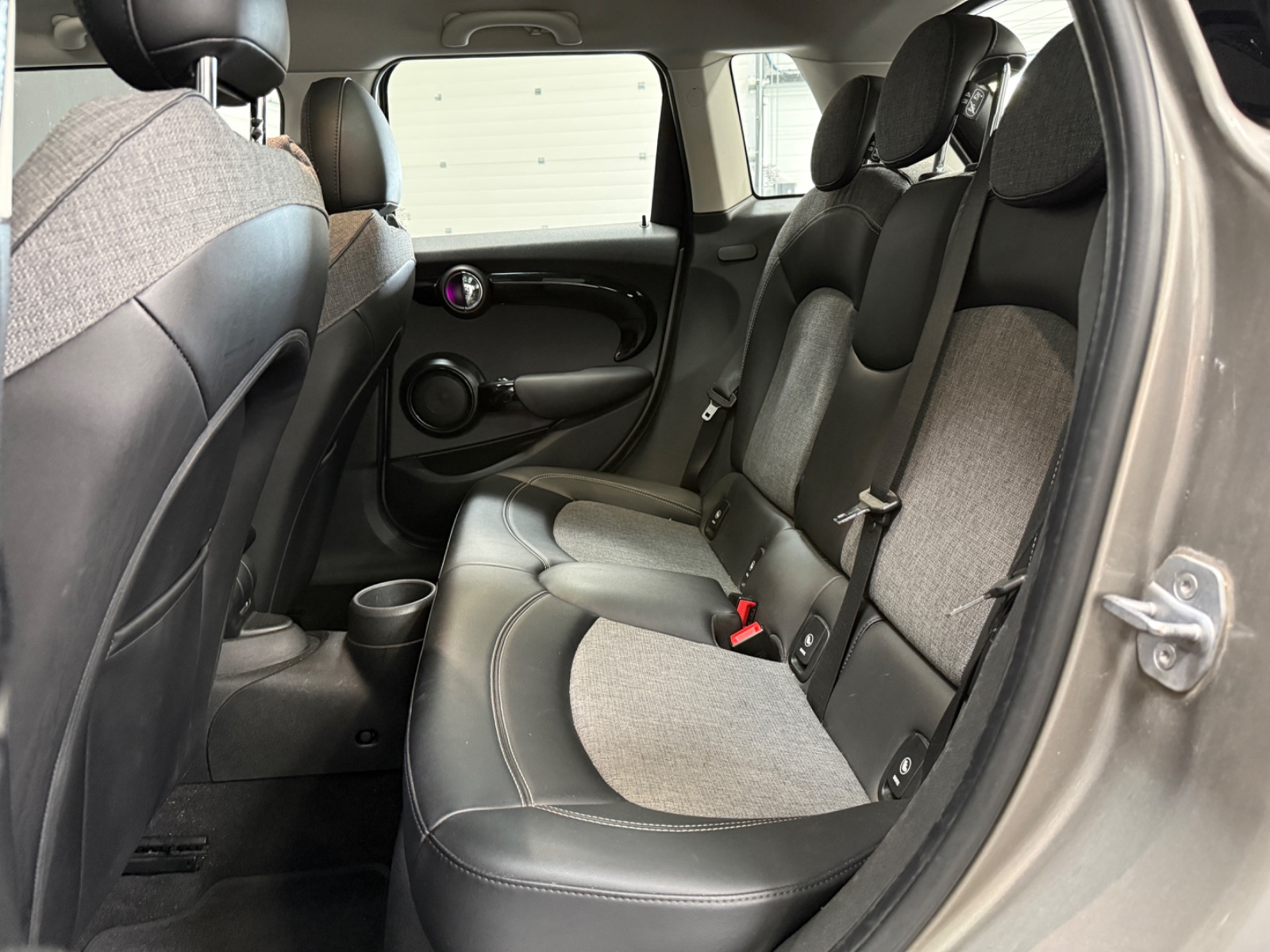 Photo véhicule MINI HATCH 5 PORTES LCI