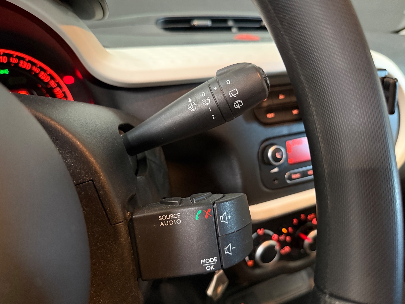 Photo véhicule RENAULT TWINGO III