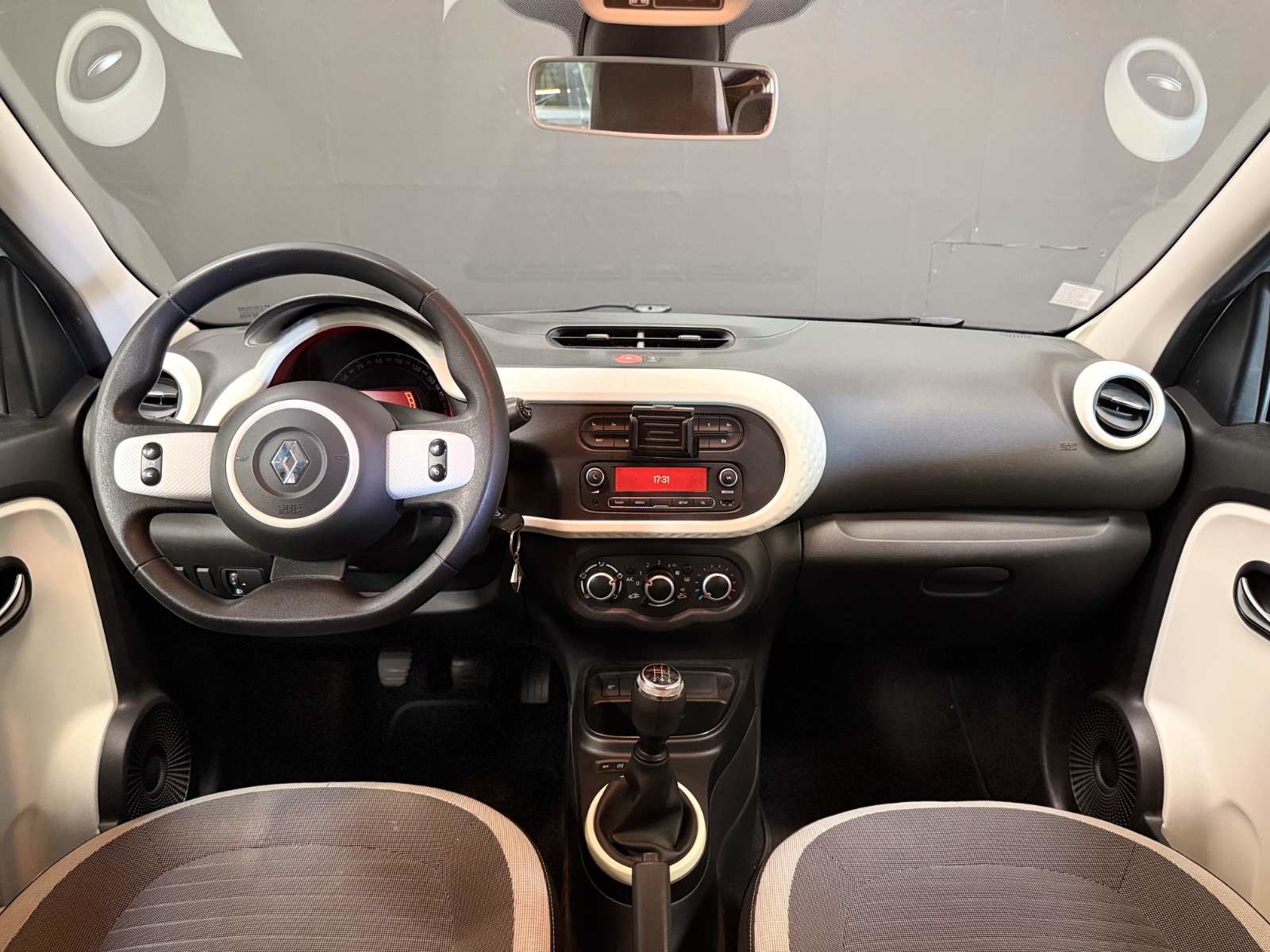Photo véhicule RENAULT TWINGO III