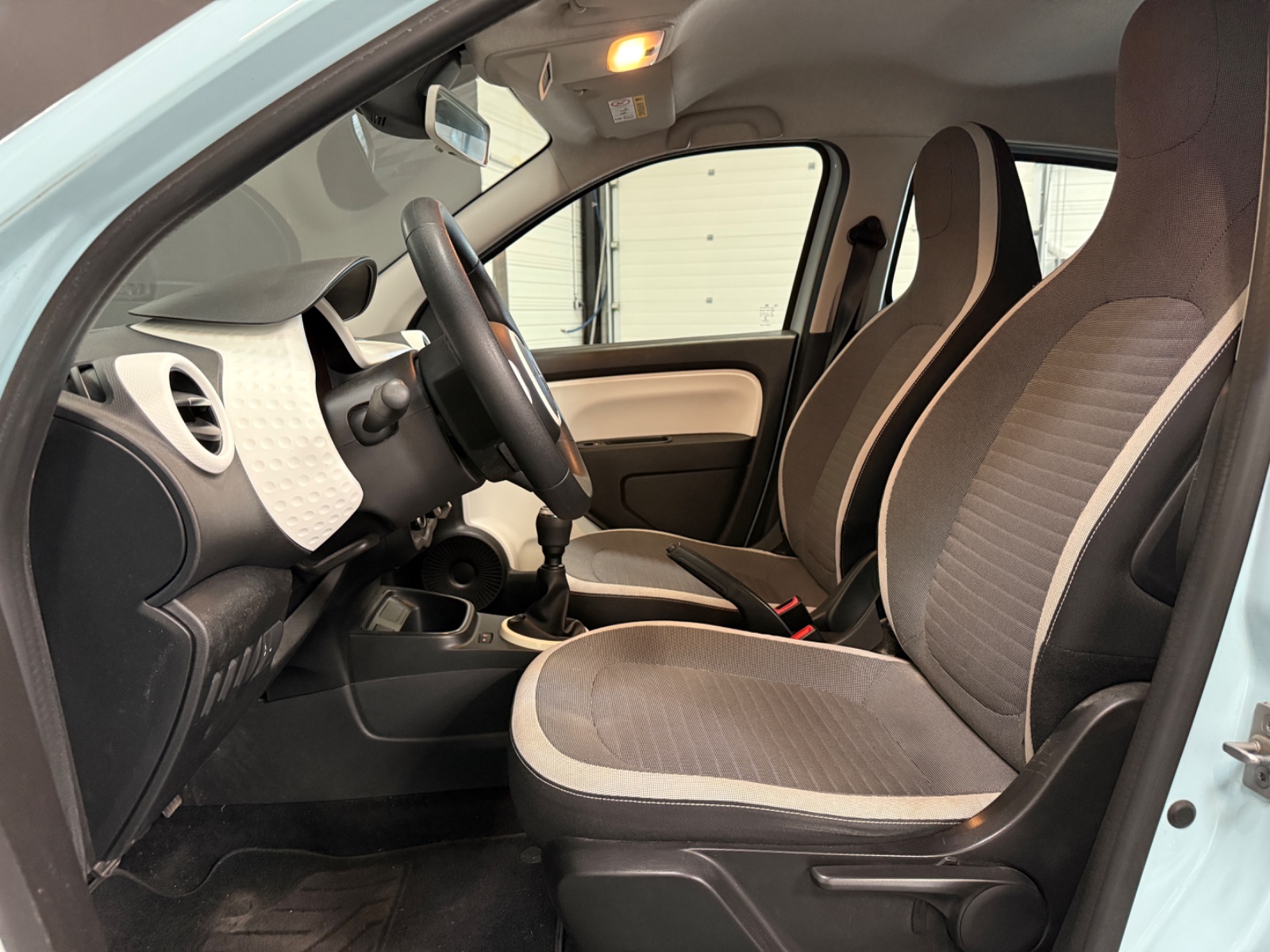 Photo véhicule RENAULT TWINGO III