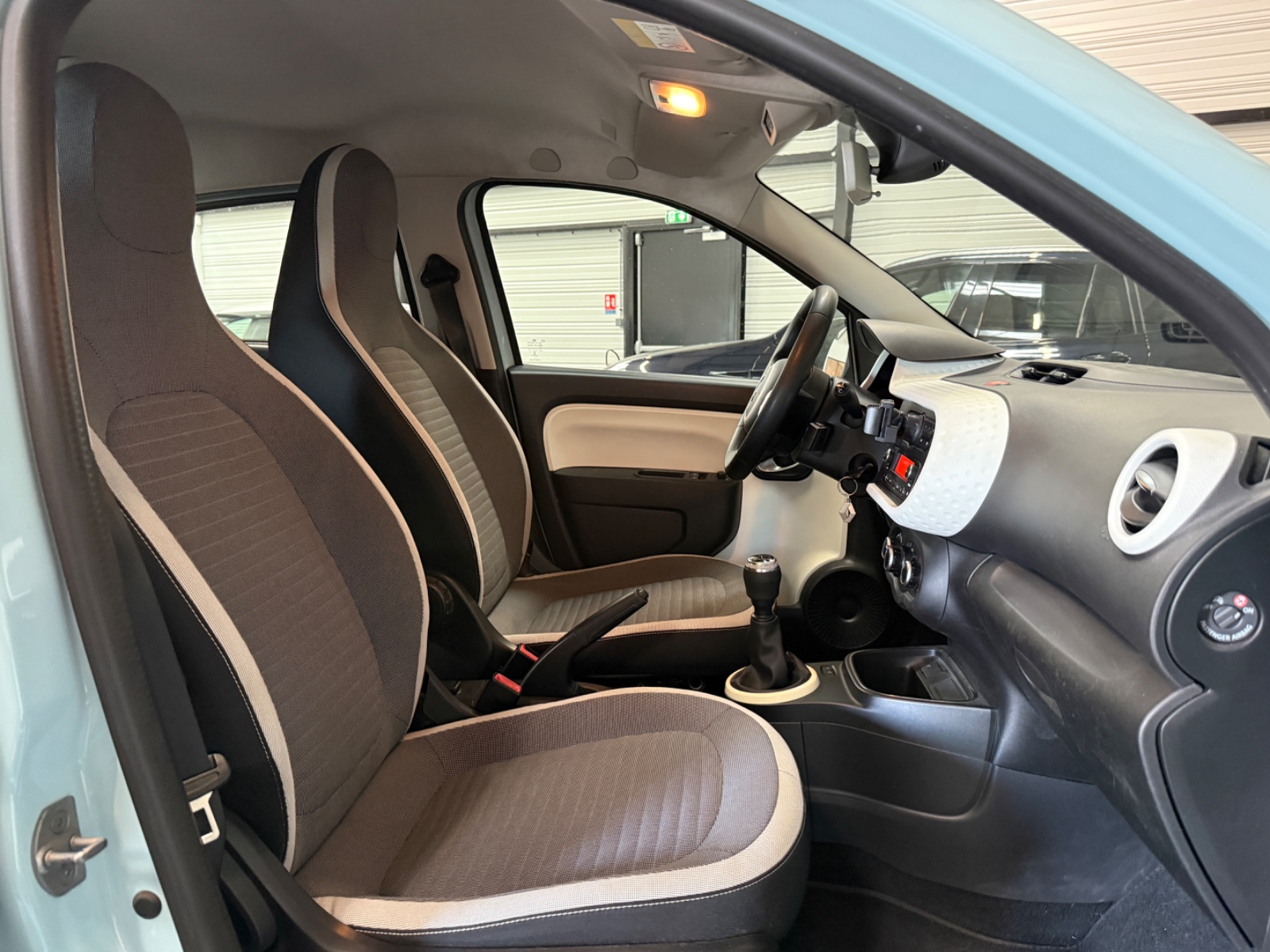 Photo véhicule RENAULT TWINGO III