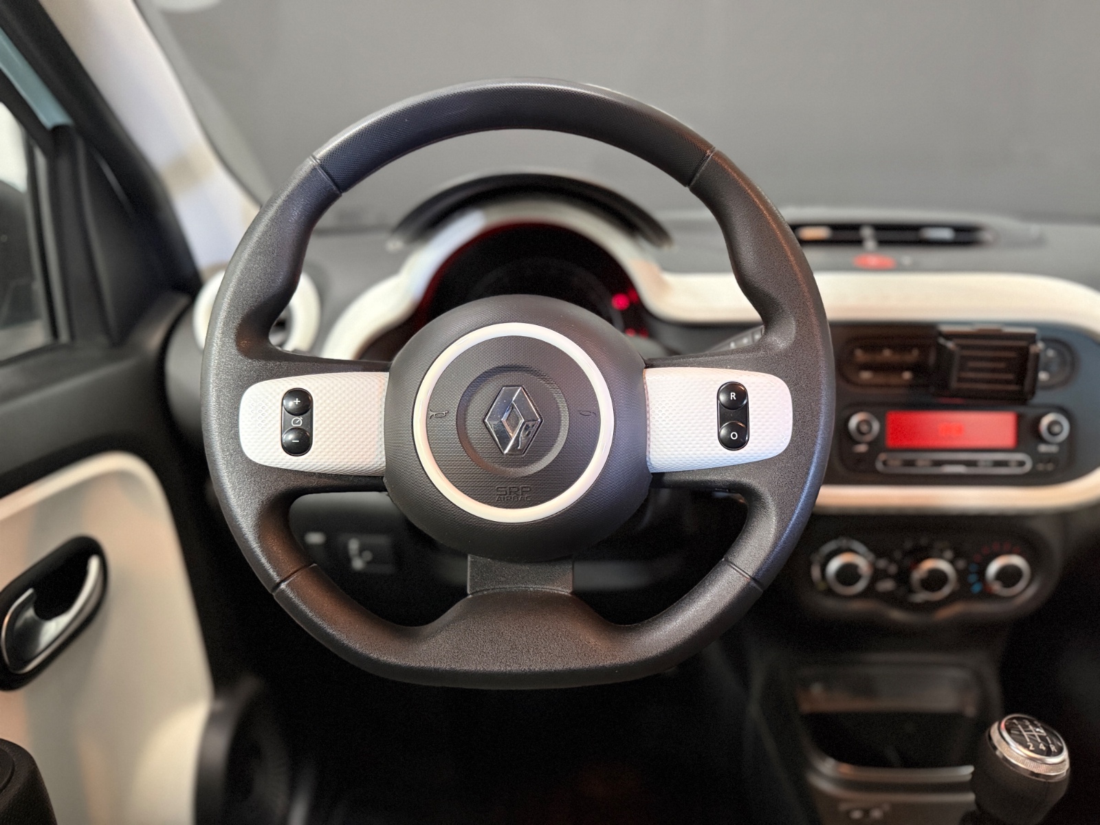 Photo véhicule RENAULT TWINGO III