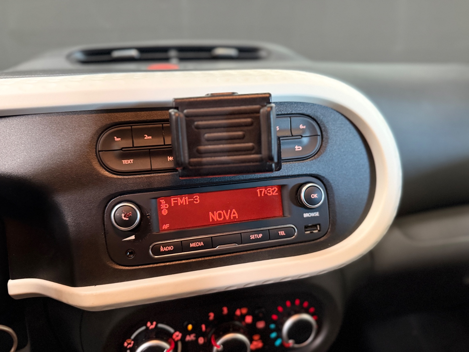 Photo véhicule RENAULT TWINGO III