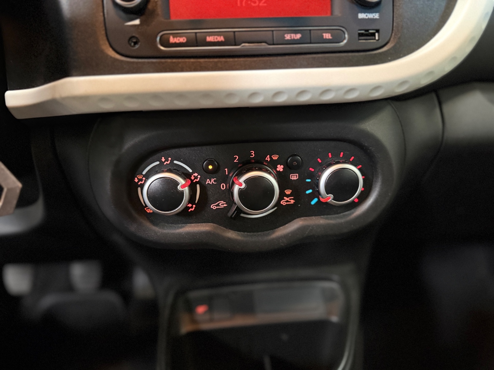 Photo véhicule RENAULT TWINGO III