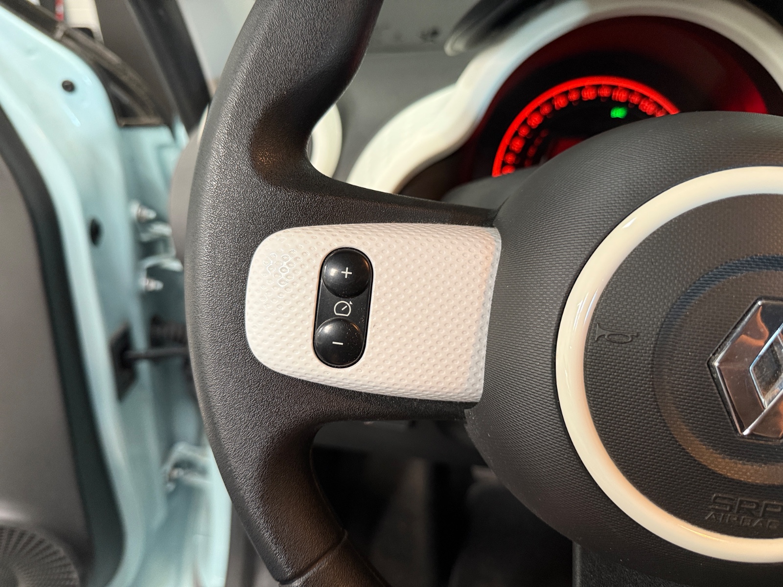 Photo véhicule RENAULT TWINGO III