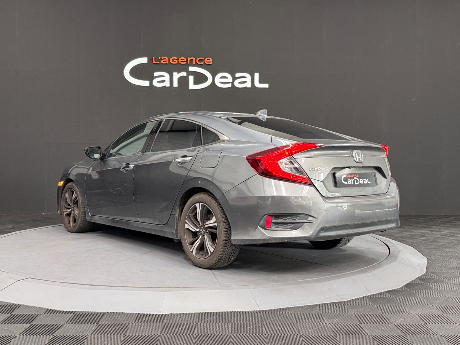 Photo véhicule HONDA CIVIC 4 PORTES 2018