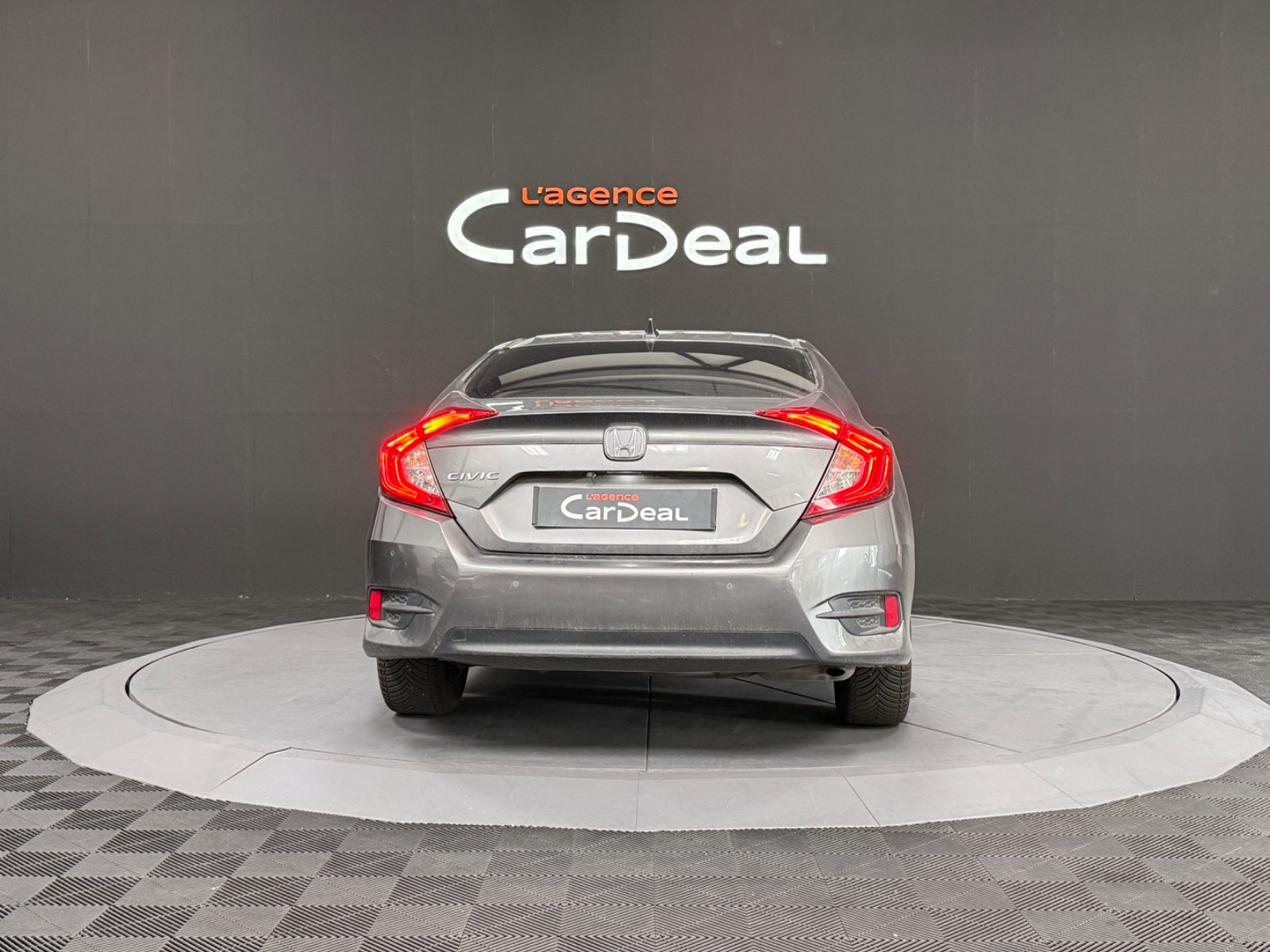 Photo véhicule HONDA CIVIC 4 PORTES 2018