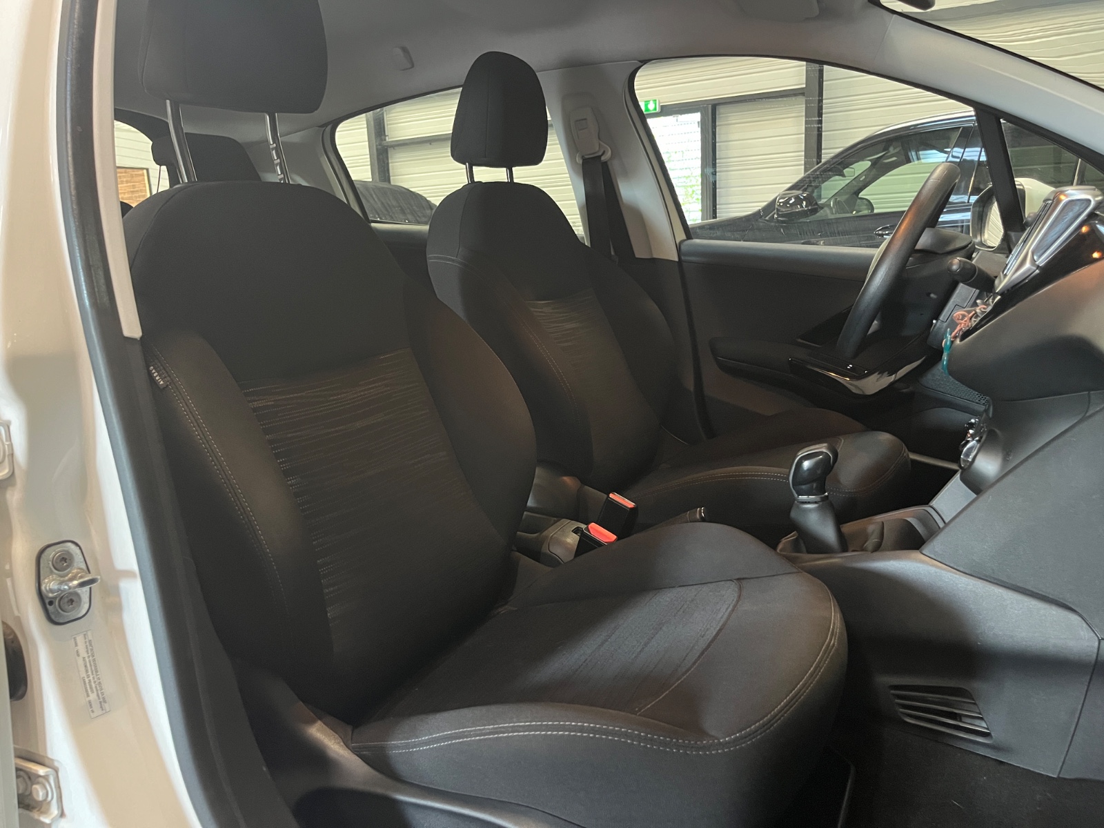 Photo véhicule PEUGEOT 208