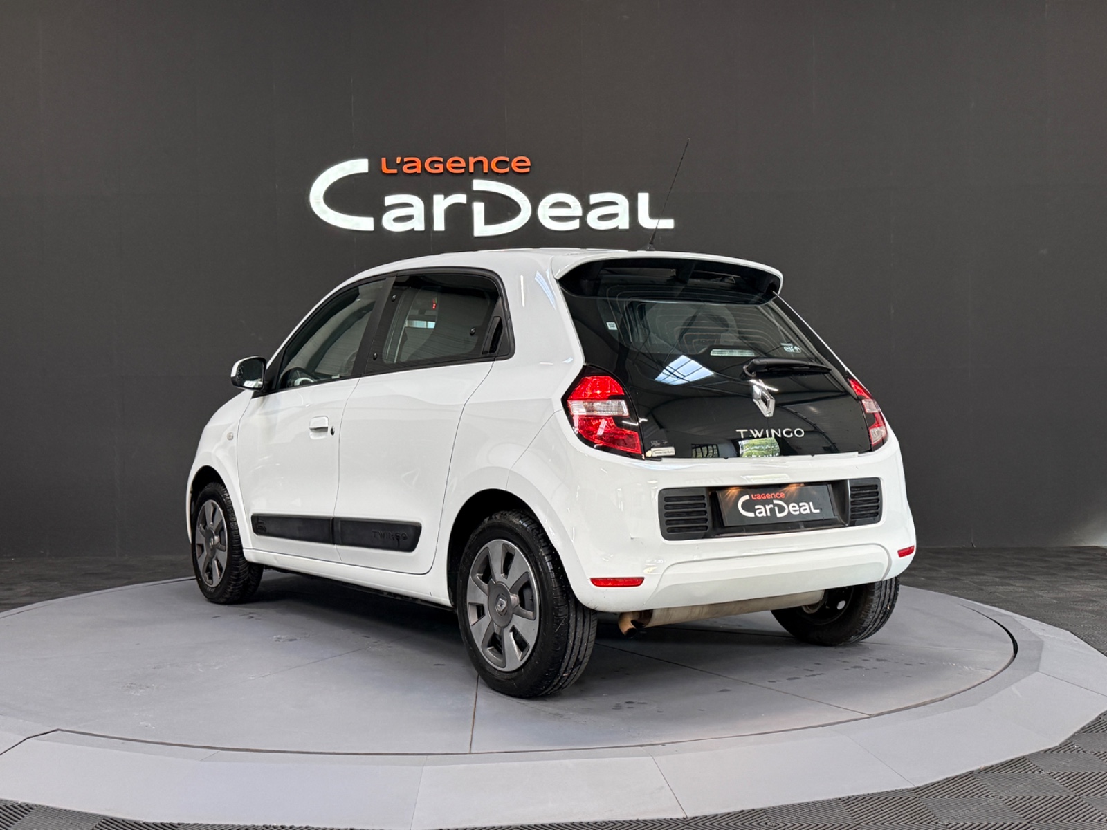 Photo véhicule RENAULT TWINGO III