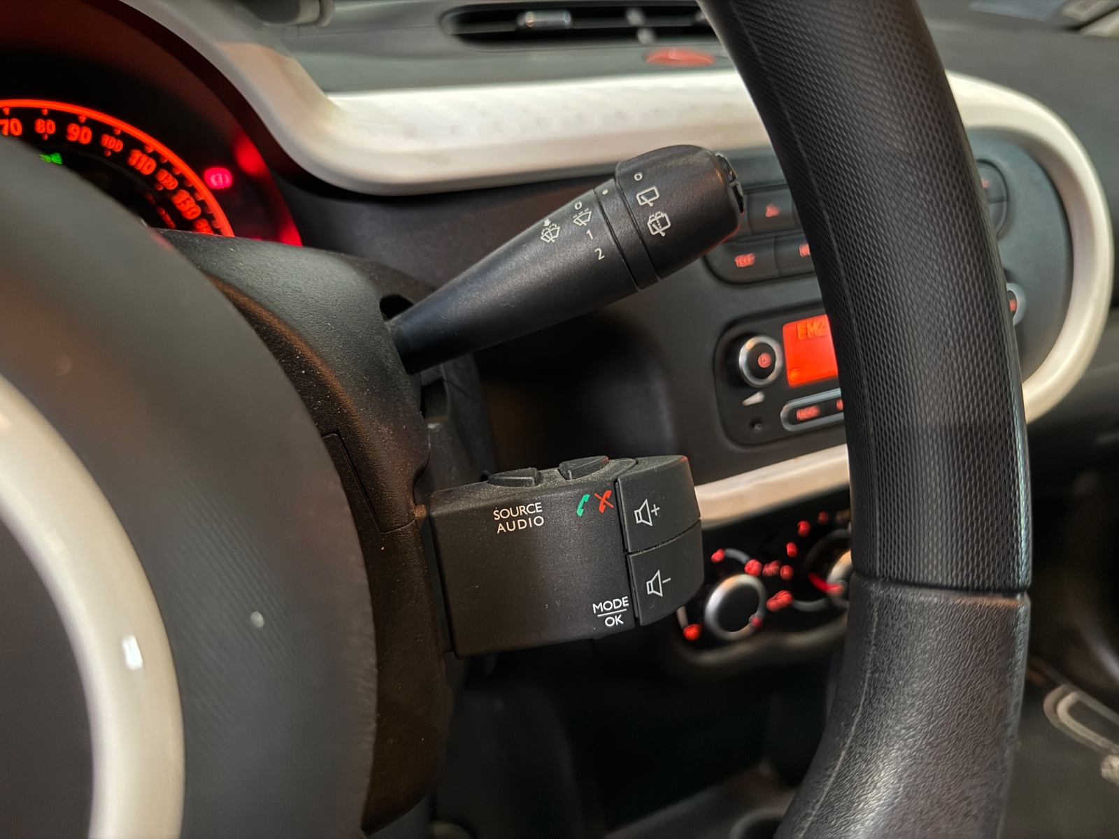Photo véhicule RENAULT TWINGO III