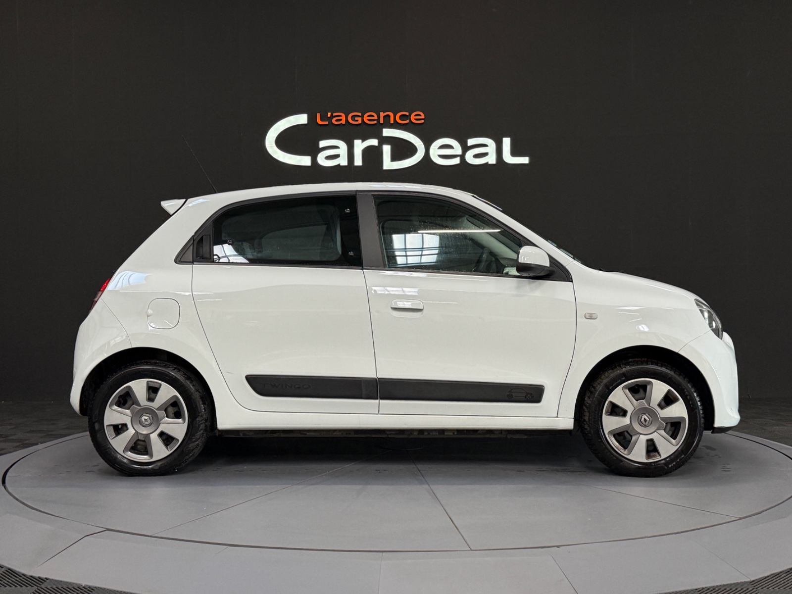 Photo véhicule RENAULT TWINGO III