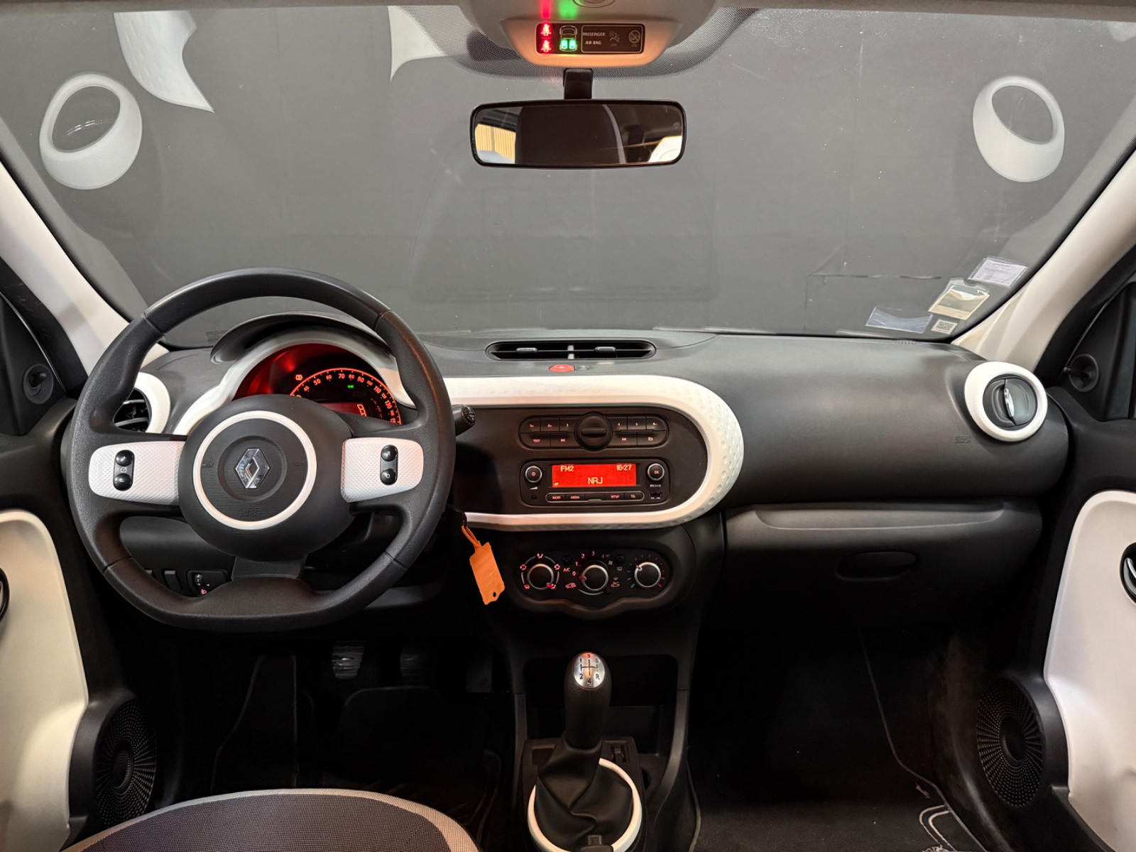 Photo véhicule RENAULT TWINGO III