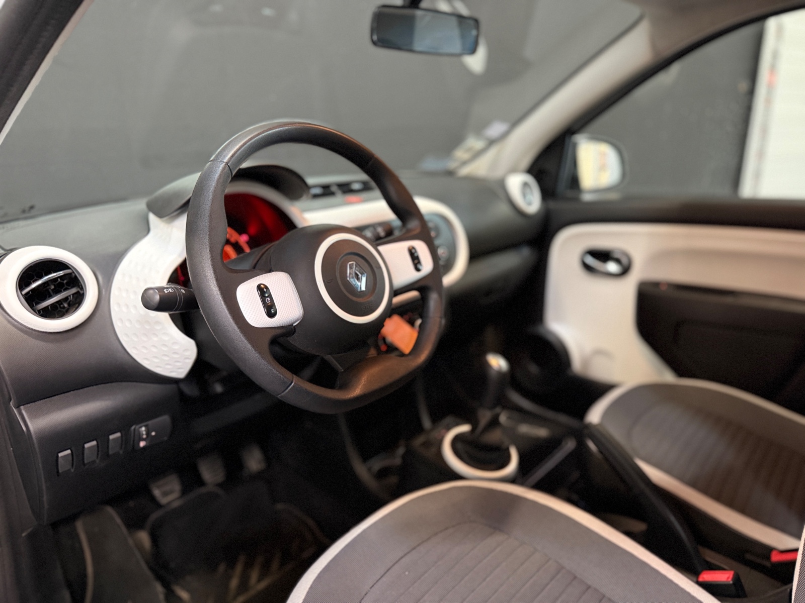 Photo véhicule RENAULT TWINGO III