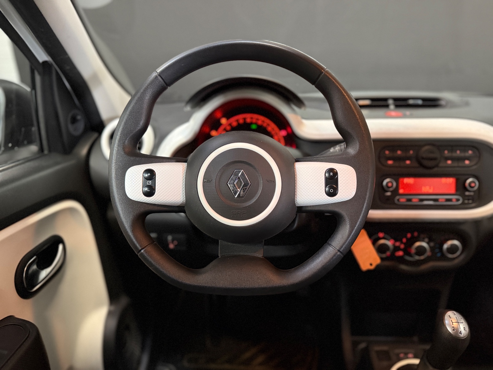 Photo véhicule RENAULT TWINGO III