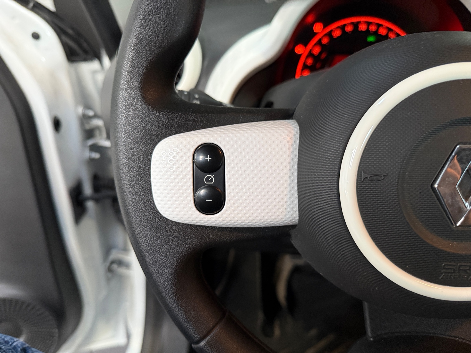 Photo véhicule RENAULT TWINGO III